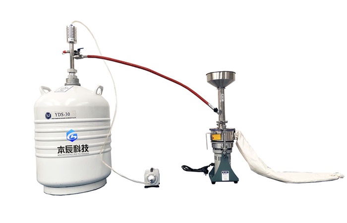液氮冷凍粉碎機(jī)的使用注意事項(xiàng)